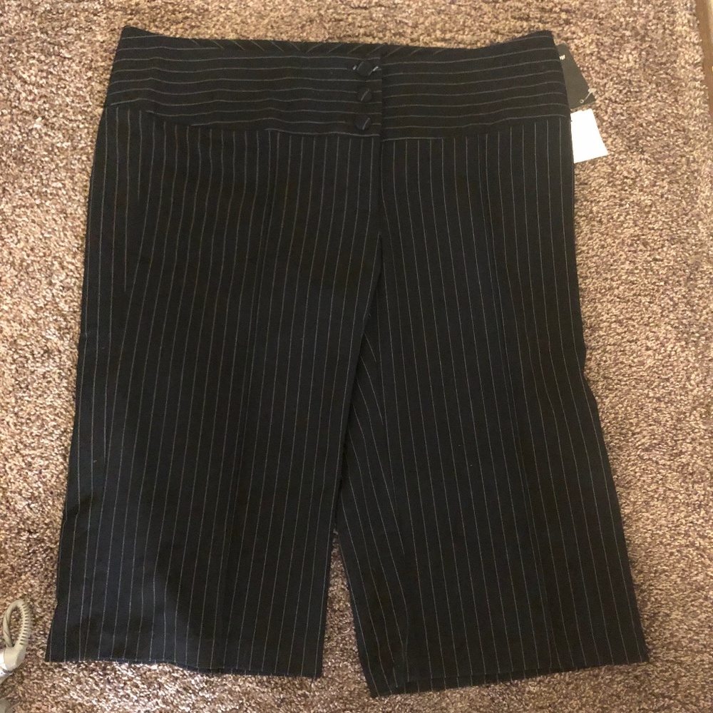 . Stoosh * Pinstripe Capri Shorts New ( Dressy Shorts) Size 13  NWT.